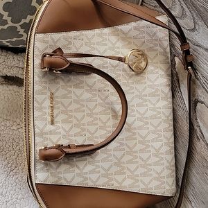 Michael Kors Signature Crossbody